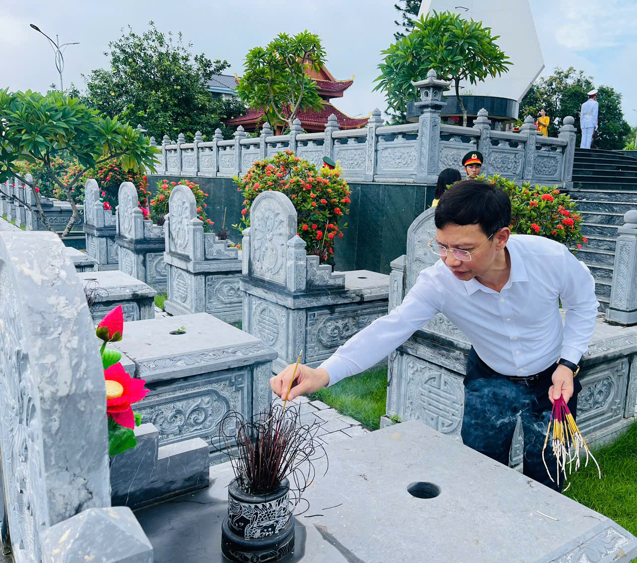 Anh-tin-bai